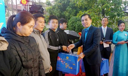 Công đoàn phường Long Biên: Chăm lo thiết thực để đoàn viên, người lao động đón Tết ấm áp, nghĩa tình