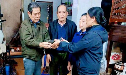 Nhặt được của rơi, người cựu chiến binh lặng lẽ trao trả hơn 400 triệu đồng