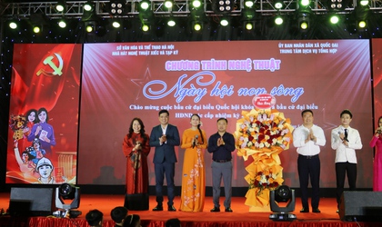 Rực rỡ đêm nghệ thuật chào mừng ngày hội bầu cử tại xã Quốc Oai