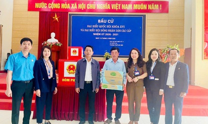 Mặt trận Tổ quốc và các tổ chức chính trị - xã hội xã Quốc Oai thăm, động viên các tổ bầu cử trước Ngày hội toàn dân