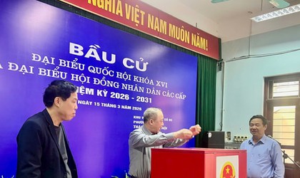 Công tác chuẩn bị tại các điểm bỏ phiếu phường Phú Diễn: Nhiều cách làm khoa học, hiệu quả