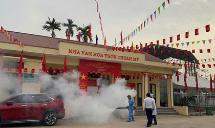 Phúc Thọ phun khử khuẩn tại các khu vực bỏ phiếu trước ngày bầu cử