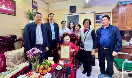 ĐẢNG ỦY – HĐND – UBND – UBMTTQ VN PHƯỜNG VĂN MIẾU – QUỐC TỬ GIÁM TỔ CHỨC TRAO THIỆP CHÚC THỌ NGƯỜI CAO TUỔI NHÂN DỊP XUÂN BÍNH NGỌ 2026