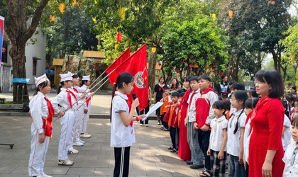 Dấu ấn thiêng liêng trong Lễ kết nạp đội viên mới tại Đền Đô