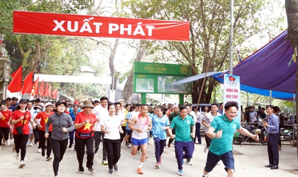 Hơn 500 cán bộ và nhân dân phường Chương Mỹ hưởng ứng Ngày chạy Olympic vì sức khỏe toàn dân