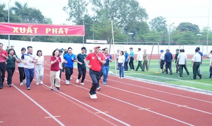 Hơn 1.000 người tham gia Ngày chạy Olympic vì sức khoẻ toàn dân xã Đan Phượng.