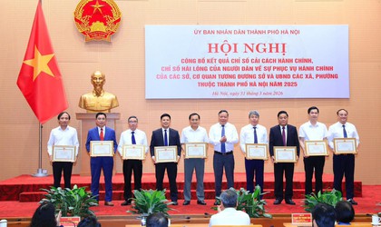 XÃ ỨNG HÒA DẪN ĐẦU NHÓM III CHỈ SỐ CẢI CÁCH HÀNH CHÍNH NĂM 2025, ĐƯỢC UBND THÀNH PHỐ TẶNG BẰNG KHEN.