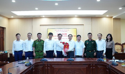 Đảng ủy xã Hoài Đức công bố quyết định về công tác cán bộ đối với đồng chí Vương Văn Lâm