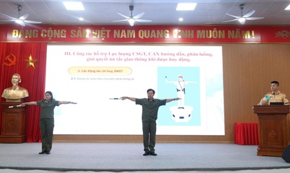 Công an xã Mê Linh tập huấn kỹ năng điều khiển, phân luồng giao thông và hỗ trợ giải quyết một số tình huống khi tham gia bảo đảm trật tự ATGT
