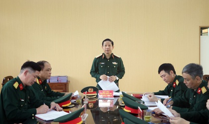 Đoàn công tác Bộ Tư lệnh Thủ đô Hà Nội kiểm tra tại Ban chỉ huy quân sự xã Trần Phú