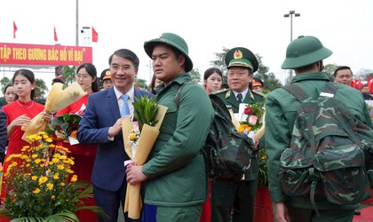 Trang trọng Lễ giao - nhận quân tại Điểm số 08 - Ban Chỉ huy phòng thủ khu vực 5 - Thanh Oai