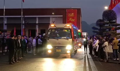 51 thanh niên Hồng Sơn lên đường nhập ngũ