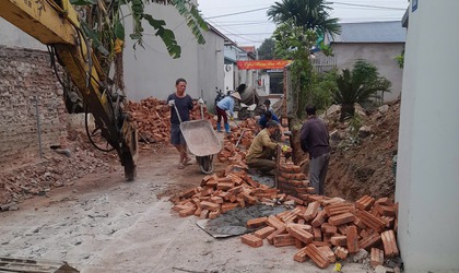 Nhân dân thôn 8 hiến hàng trăm m2 đất thổ cư để mở rộng đường giao thông nông thôn