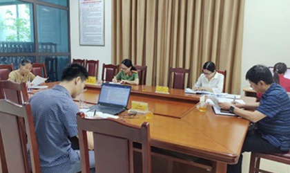 Đồng chí Nguyễn Huy Hoàng - Phó Bí thư Đảng ủy, Chủ tịch UBND xã Hoài Đức tiếp công dân định kỳ tháng 4/2026