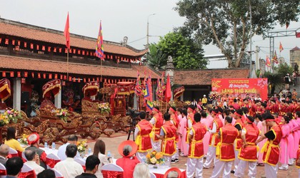 Đổi mới công tác quản lý lễ hội truyền thống
trên địa bàn phường Long Biên