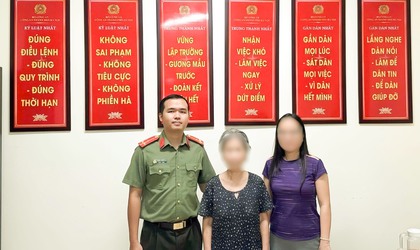 Công an phường Hoàn Kiếm kịp thời hỗ trợ cụ bà lạc đường trở về với gia đình