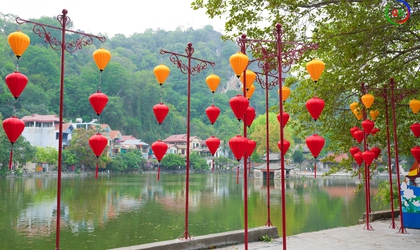 Phó Chủ tịch UBND xã Quốc Oai kiểm tra, đôn đốc công tác chuẩn bị Lễ hội Chùa Thầy năm 2026