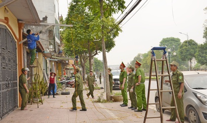 Phường Tùng Thiện tiếp tục ra quân tháo gỡ “điểm nghẽn” lập lại trật tự đô thị trên địa bàn