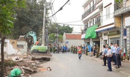 UBND xã Gia Lâm tổ chức cưỡng chế giải tỏa các công trình vi phạm tại thôn Dương Đá và Dương Đanh