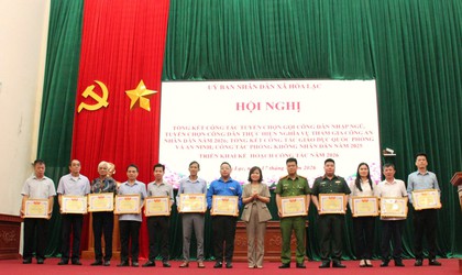 Hòa Lạc - Khen thưởng 12 tập thể và 10 cá nhân có thành tích xuất sắc trong công tác tuyển chọn, gọi công dân nhập ngũ năm 2026./.