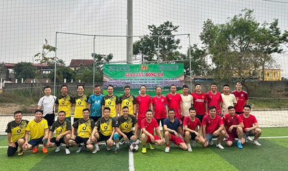 Sôi nổi trận giao lưu bóng đá chào mừng kỷ niệm 80 năm ngày truyền thống các lực lượng Công an nhân dân