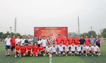 Công an phường Tùng Thiện tổ chức giao lưu bóng đá, pickleball tăng cường đoàn kết