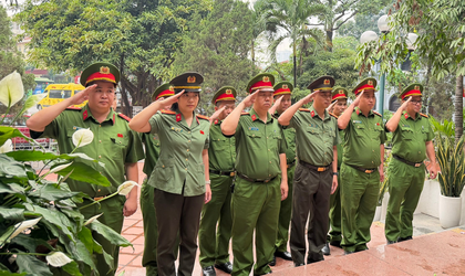 Công an phường Cầu giấy tổ chức dâng hương tưởng niệm các anh hùng liệt sỹ