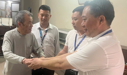 Tổ xung kích tại điểm Điểm hỗ trợ dịch vụ công phường Phú Diễn, thành phố Hà Nội đưa dịch vụ công đến gần hơn với người dân, đặc biệt là các đối tượng yếu thế