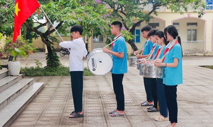 HỘI CỰU CHIẾN BINH XÃ PHÚC SƠN TỔ CHỨC TUYÊN TRUYỀN GIÁO DỤC TRUYỀN THỐNG CÁCH MẠNG TẠI TRƯỜNG THCS BỘT XUYÊN.