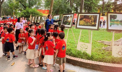 Mầm non Yên Sở giáo dục lòng kính yêu Bác Hồ qua hoạt động trải nghiệm viếng Lăng Bác Hồ