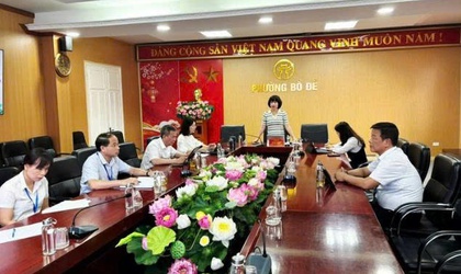 Đồng chí Vũ Thị Thành làm việc với Thường trực HĐND và cơ quan chuyên trách phường Bồ Đề