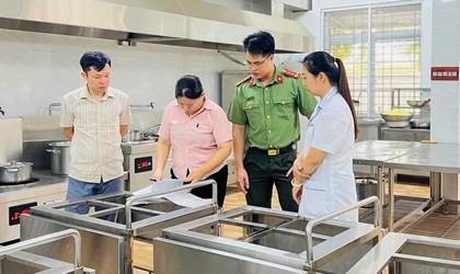 Công an xã Nam Phù tăng cường kiểm tra, siết chặt quản lý an toàn thực phẩm vì sức khỏe cộng đồng