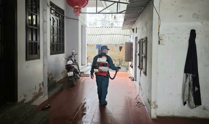 PHƯỜNG XUÂN PHƯƠNG CHỦ ĐỘNG DIỆT BỌ GẬY, PHUN HÓA CHẤT PHÒNG CHỐNG BỆNH SỐT XUẤT HUYẾT