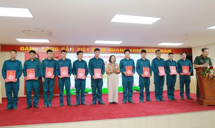 Phường Dương Nội kết nạp 86 chiến sỹ dân quân năm nhất