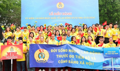 1.000 công nhân lao động diễu hành kỷ niệm 140 năm Ngày Quốc tế Lao động 1-5