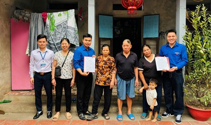 TỔ HÀNH CHÍNH CÔNG XUNG KÍCH XÃ  KIM ANH ĐƯA DỊCH VỤ CÔNG ĐẾN GẦN NGƯỜI DÂN HƠN