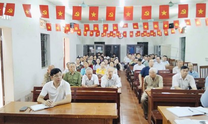 Đồng chí Phó Chủ tịch UBND xã dự sinh hoạt thường kỳ Chi bộ thôn Thụy Khuê