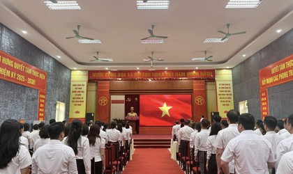 PHƯỜNG VĨNH HƯNG TỔ CHỨC LỄ CHÀO CỜ THÁNG 4