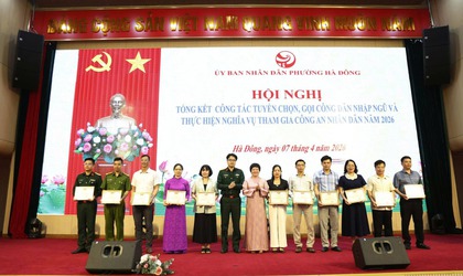 Phường Hà Đông khen thưởng 132 tập thể, cá nhân trong công tác tuyển chọn, gọi công dân nhập ngũ năm 2026
