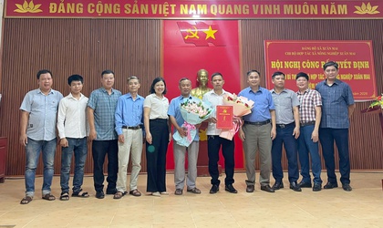 Đảng ủy xã Xuân Mai công bố Quyết định chỉ định Bí thư Chi bộ HTX Nông nghiệp Xuân Mai nhiệm kỳ 2025-2030