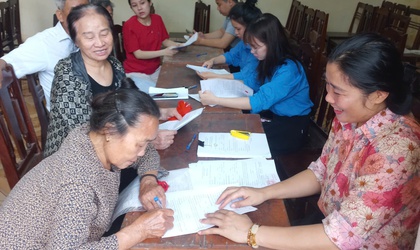 Phường Chương Mỹ tổ chức chứng thực ủy quyền nhận lương hưu, trợ cấp tại các tổ dân phố