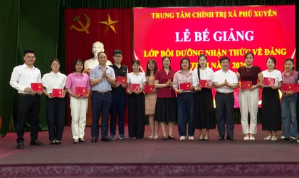 Lễ bế giảng lớp bồi dưỡng nhận thức về Đảng cho quần chúng ưu tú đợt III năm 2026