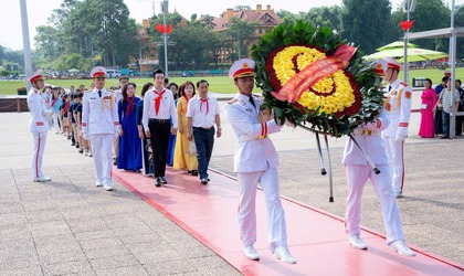 Tuổi trẻ Phường Ô Chợ Dừa báo công dâng Bác tại Lăng Chủ tịch Hồ Chí Minh