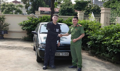 Công an xã Phú Cát kịp thời hỗ trợ người dân nhận lại phương tiện bị bỏ quên
