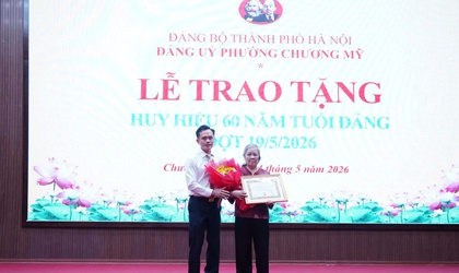 Phường Chương Mỹ trao tặng Huy hiệu Đảng đợt 19/5 cho 45 đảng viên