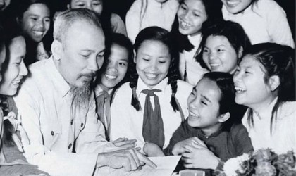 YÊN LÃNG: SÔI NỔI CÁC HOẠT ĐỘNG CHÀO MỪNG KỶ NIỆM 136 NĂM NGÀY SINH CHỦ TỊCH HỒ CHÍ MINH