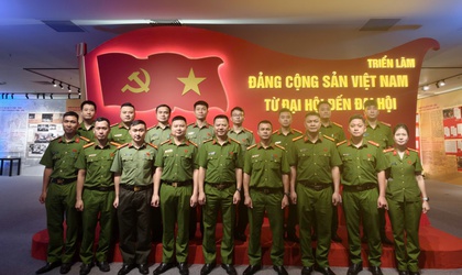 Tuổi trẻ Công an phường Long Biên sinh hoạt chính trị nhân kỷ niệm 136 năm Ngày sinh Chủ tịch Hồ Chí Minh