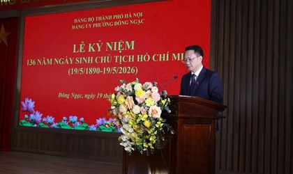 Đảng ủy phường Đông Ngạc tổ chức Lễ kỷ niệm 136 năm ngày sinh Chủ tịch Hồ Chí Minh và trao tặng Huy hiệu Đảng đợt 19/5/2026