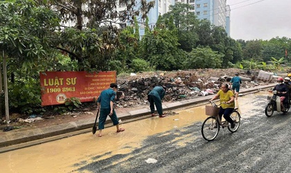 Phường Đông Ngạc nhanh chóng xử lý úng ngập sau cơn mưa to chiều ngày 19/5/2026
