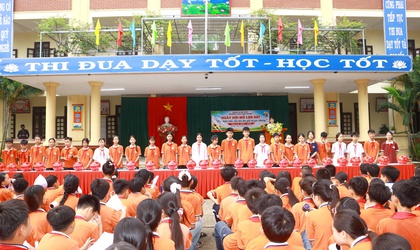 Náo nức ngày hội mổ lợn đất của thầy và trò trường THCS Hợp Thanh